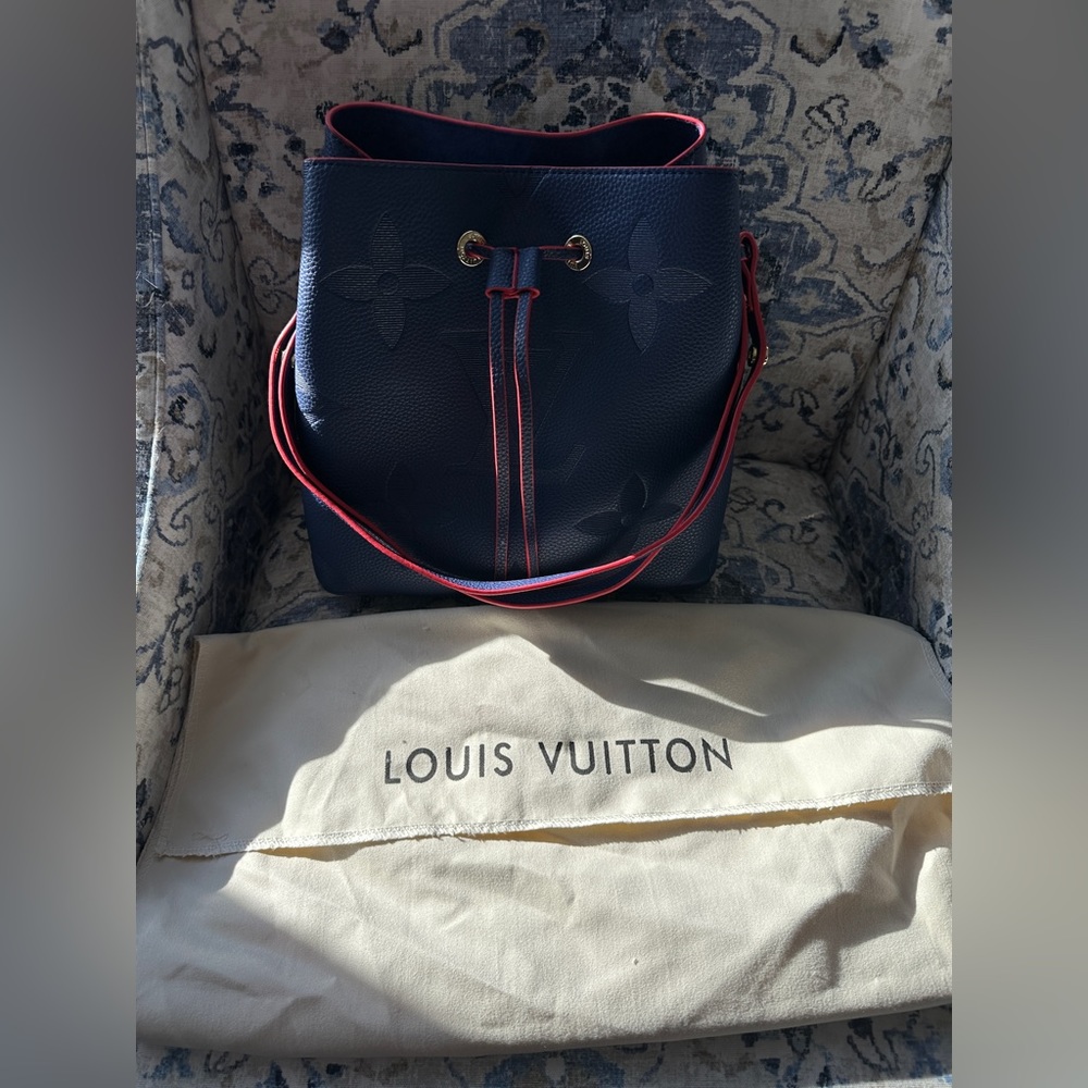 Bucket bag
